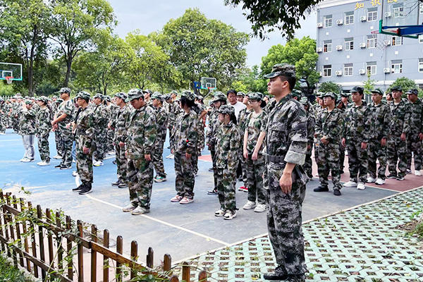 浙江华川中考复读学校环境