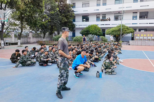 浙江华川中考复读学校环境