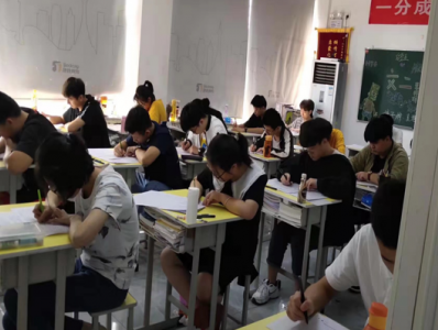 郑州捷登学校学习环境